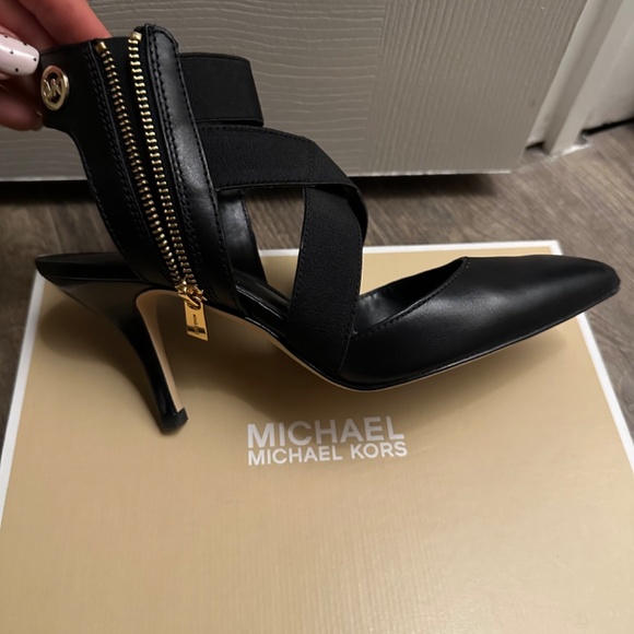 Brand new Michael Kors Mid heel shoe - Picture 3 of 5